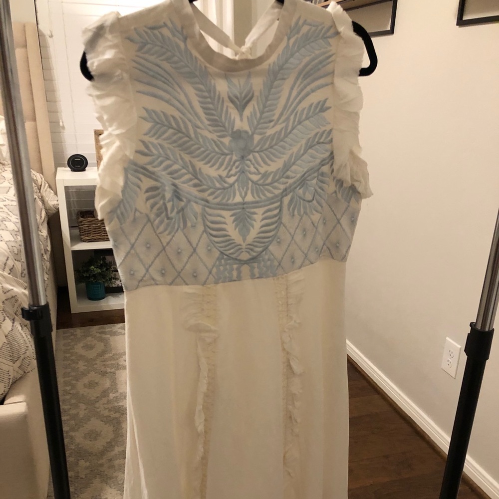 Midi lace dress with light blue stitching detail